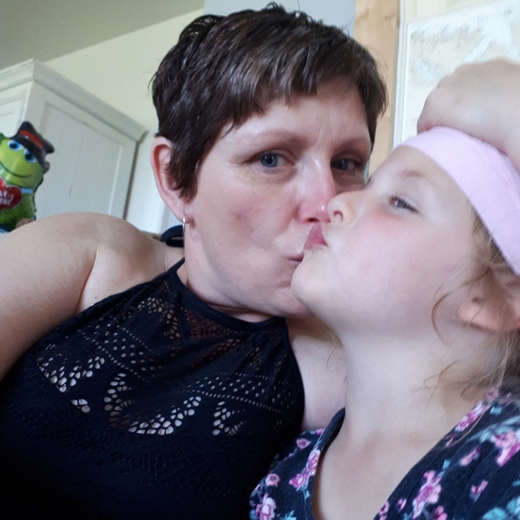 Meet your Posher, Natalie - Picture 2 of 2